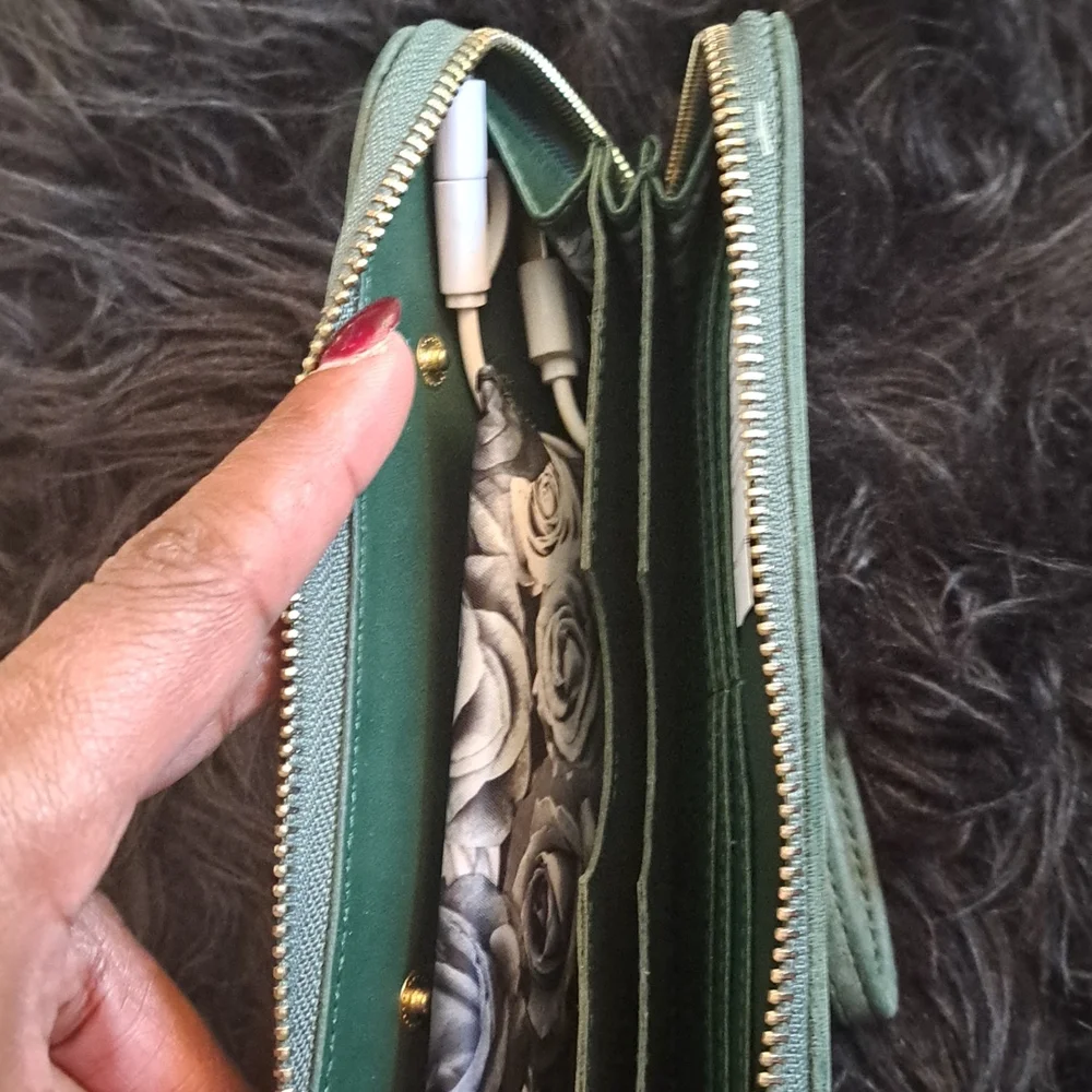 Nwt Wallet/Charger